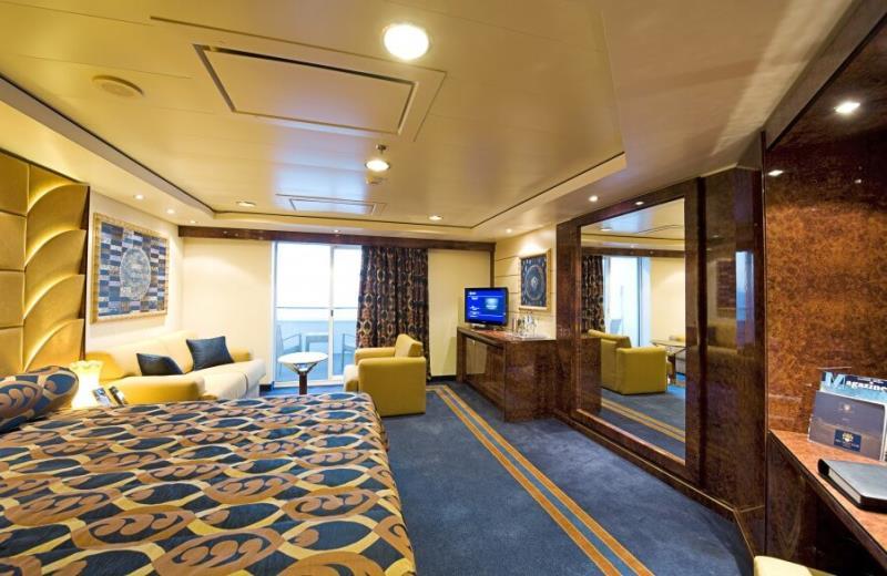 Yacht Club: Deluxe Suite