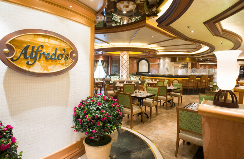 Das Restaurant Alfredo's ist bekannt für eine der besten Pizzen auf See