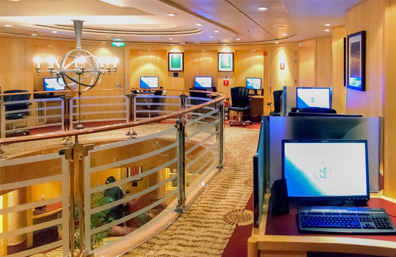 Das Internet Café  der Freedom of the Seas