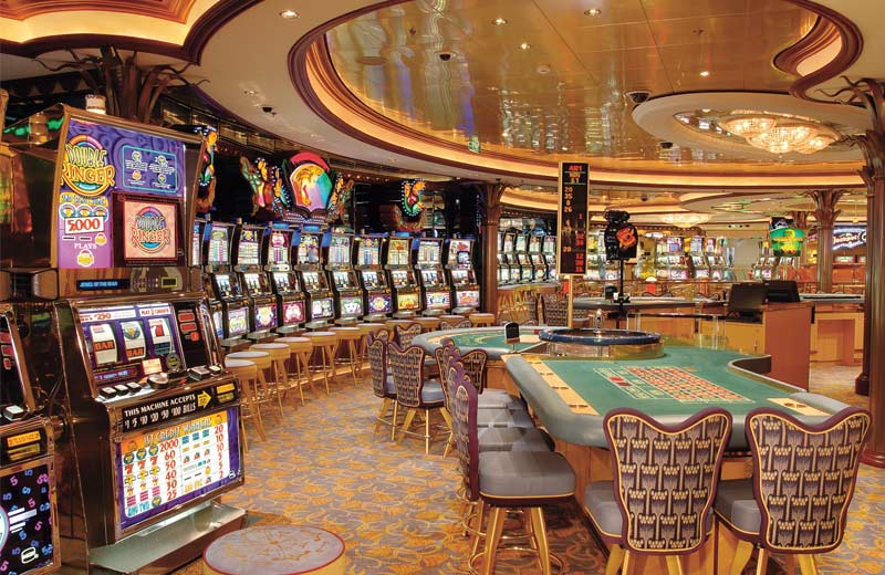 Poker, Blackjack und weitere Spiele befinden sich im Casino