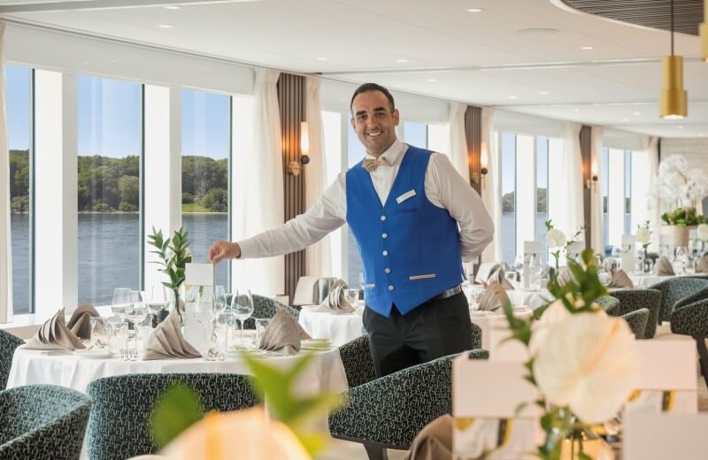 Crew auf der Amadeus Nova