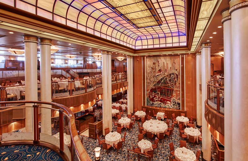 Kulinarische Höhepunkte finden Sie im Britannia Restaurant an Bord der Queen Mary 2
