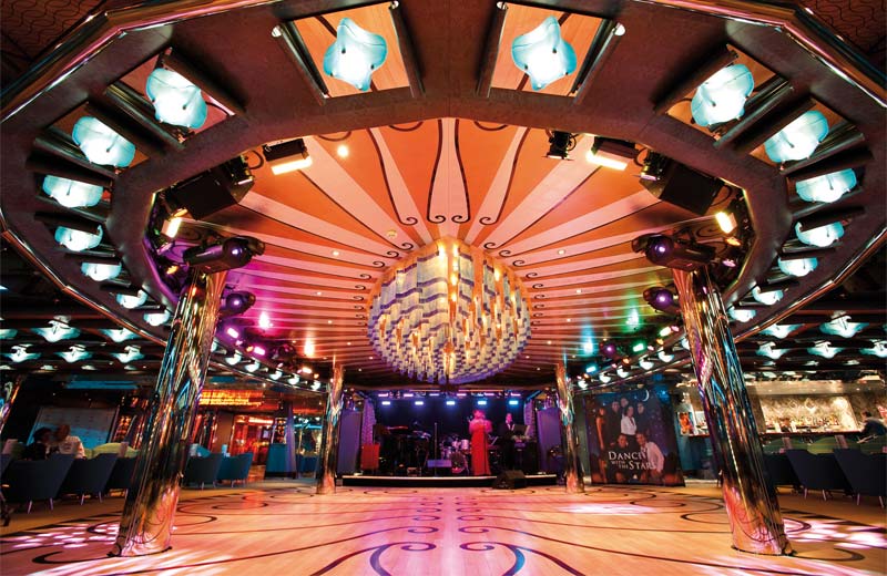 Die Mirabilis Grand Bar lädt die Gäste auf die Tanzfläche ein