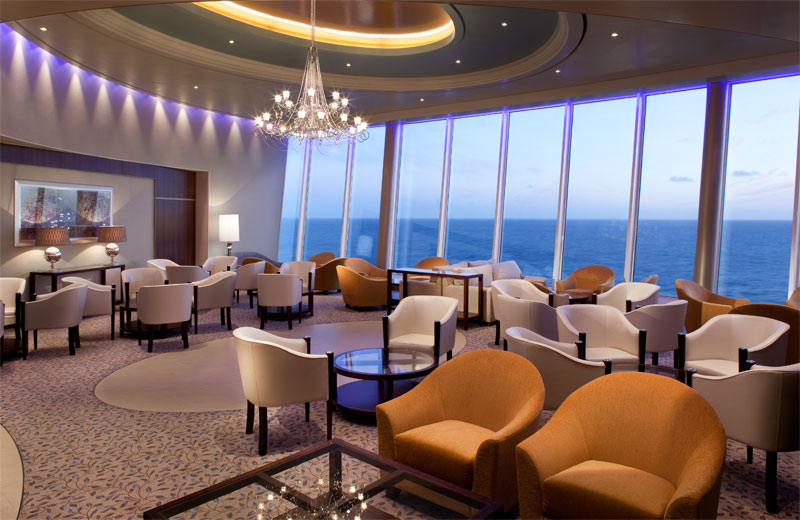Die Lounge mit Blick auf das Meer