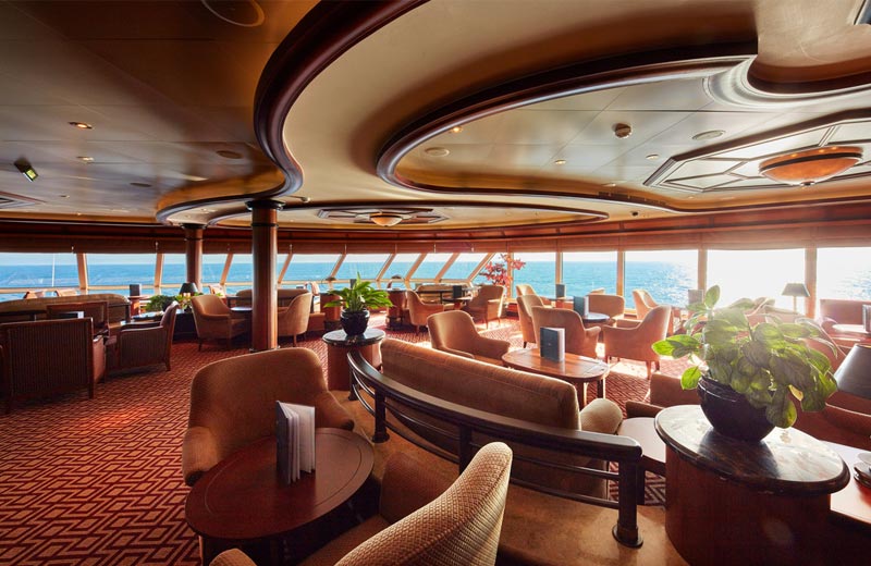  Im eleganten Commodore Club haben Sie einen traumhaften Ausblick auf das Meer
