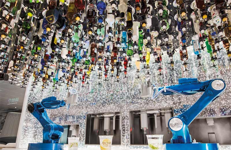 Getränke, die von Roboter zubereitet worden sind,  findet man in der Bionic Bar