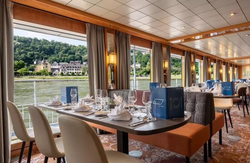 Restaurant - MS Bellejour